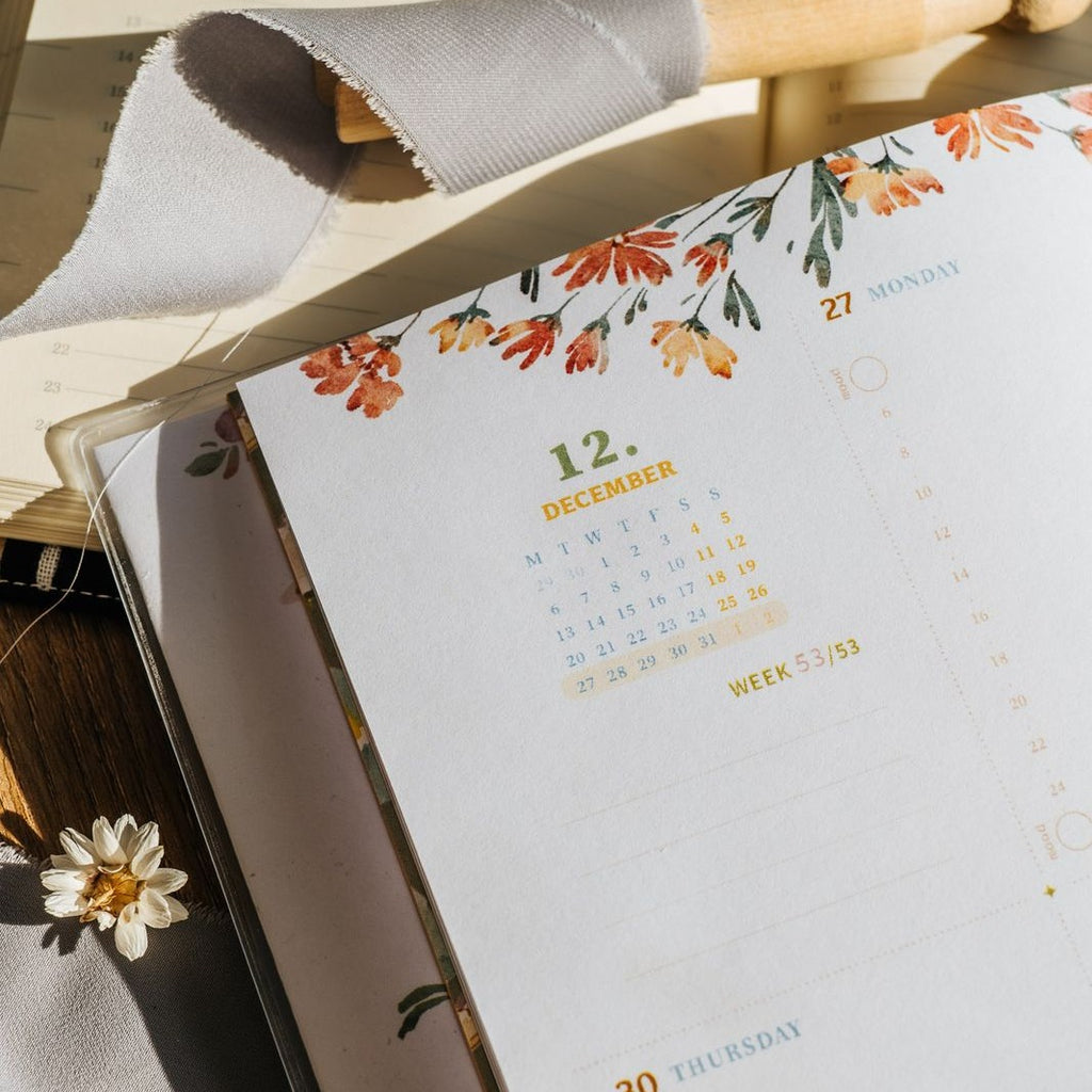 2027 The Perfect Home Weekly Planner Schedule Book