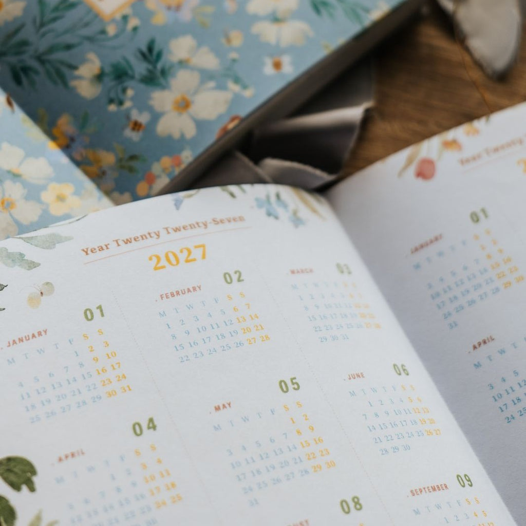 2027 The Perfect Home Weekly Planner Schedule Book